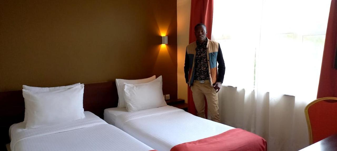 Hotel Sunrise Nairobi Esterno foto